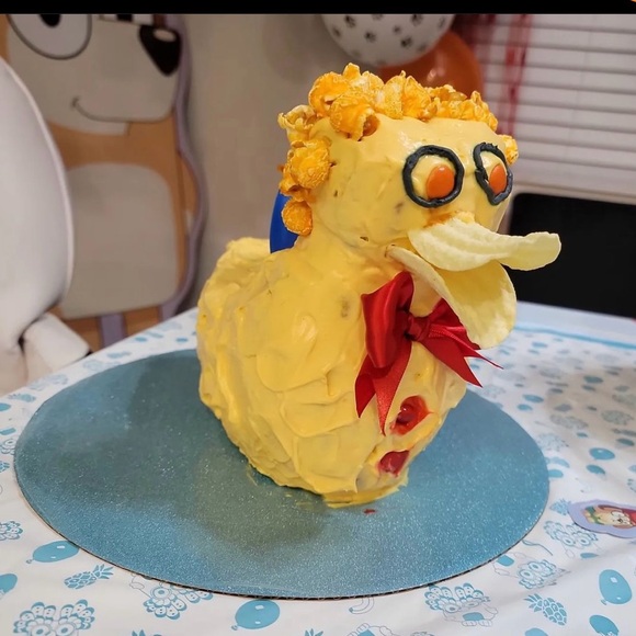 Bluey duck cake recipe Vintage Australian Women's Weekly Children's Birthday 80s - Picture 10 of 11